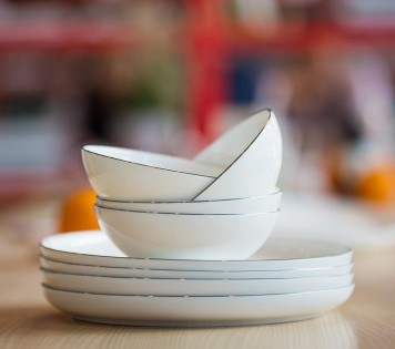 Набір тарілок Cicada porcelain (Bone China) Gold Edge (4 тарілки+ 4 піали)